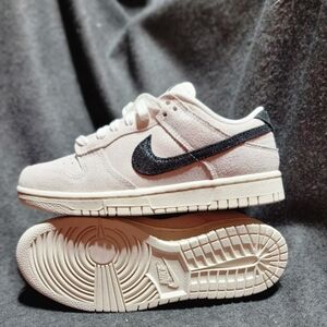 Nike Dunk Low SE "White Glittery Suede" 6.5W